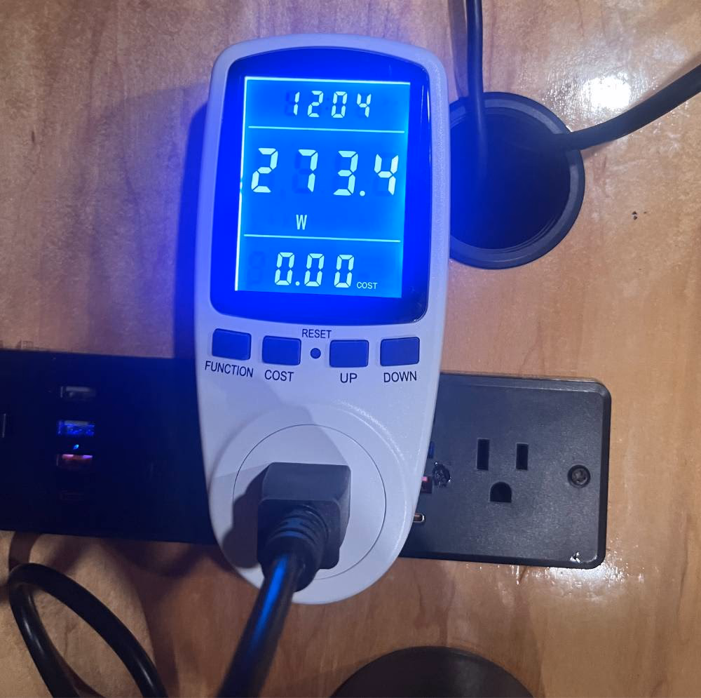 A Sekaer travel electric water kettle power draw as seen on a watt meter