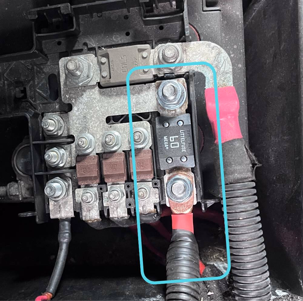 The DC to DC charger connection to the camper van starter battery