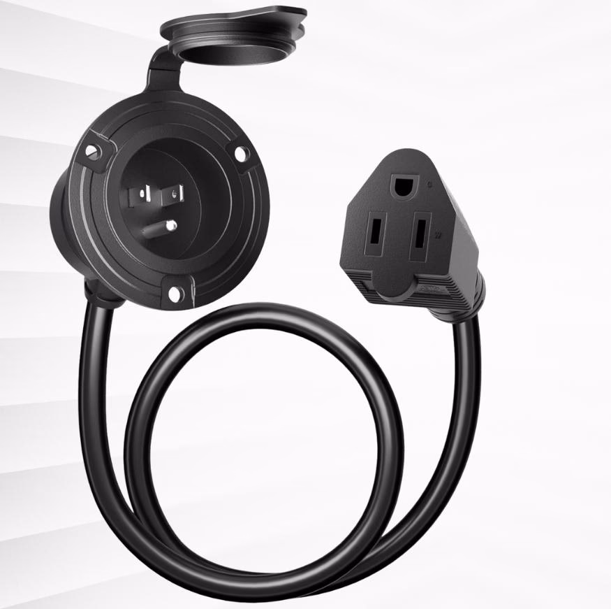 A 15 Amp shore power plug